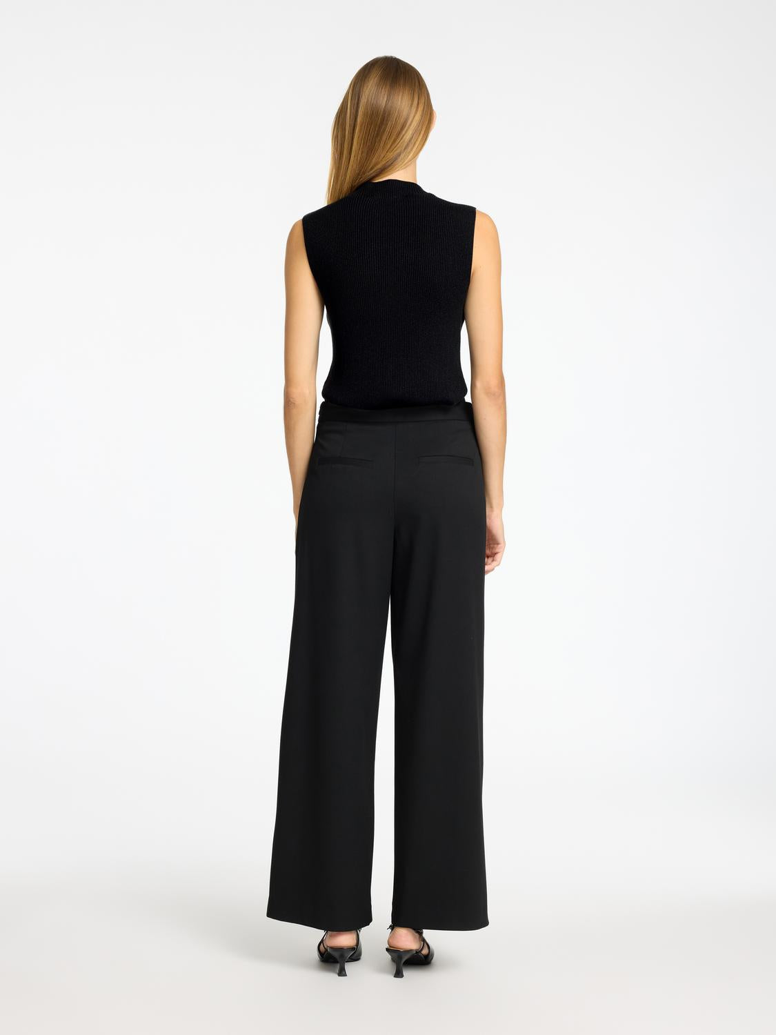 model_shot-back